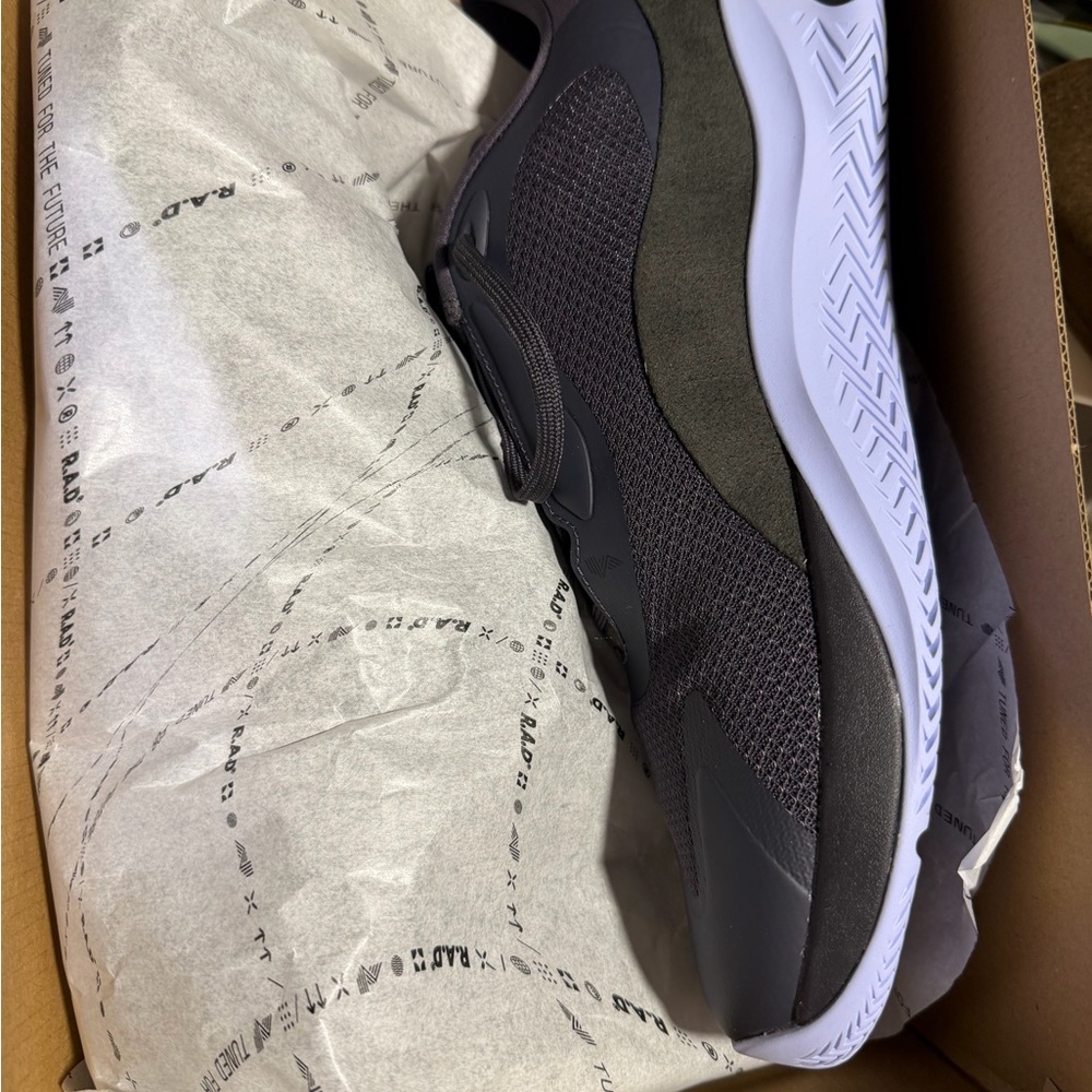 RAD One V-2 men’s 13 BNIB